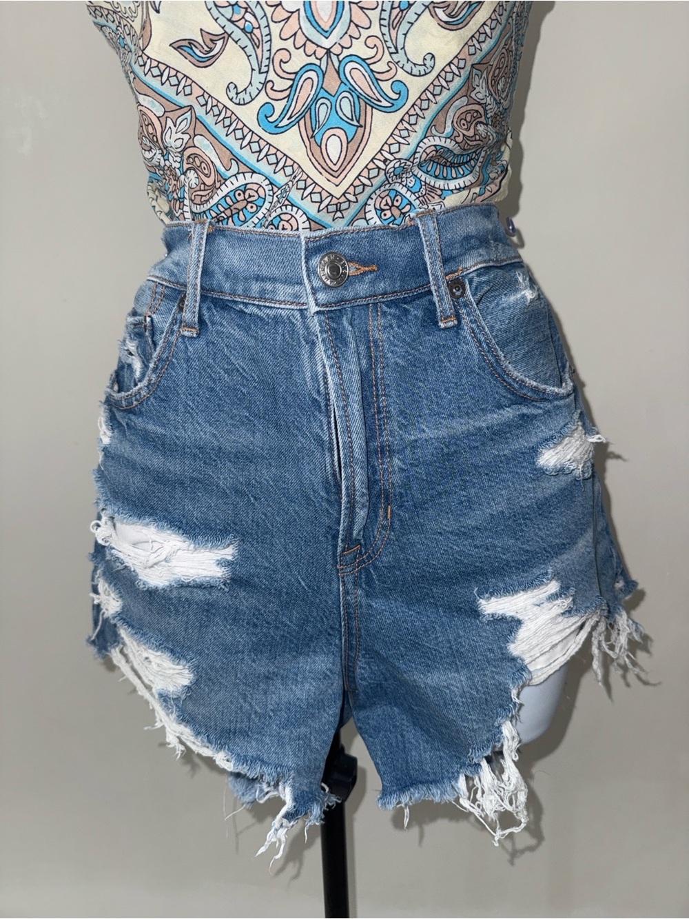 American Eagle Highest Rise ‘90s Boyfriend Shorts Size 4 (fits like a 6)